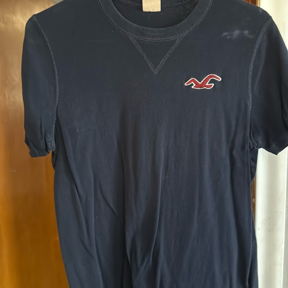 HOLLISTER LOGO TSHIRT - SIZE MEDIUM